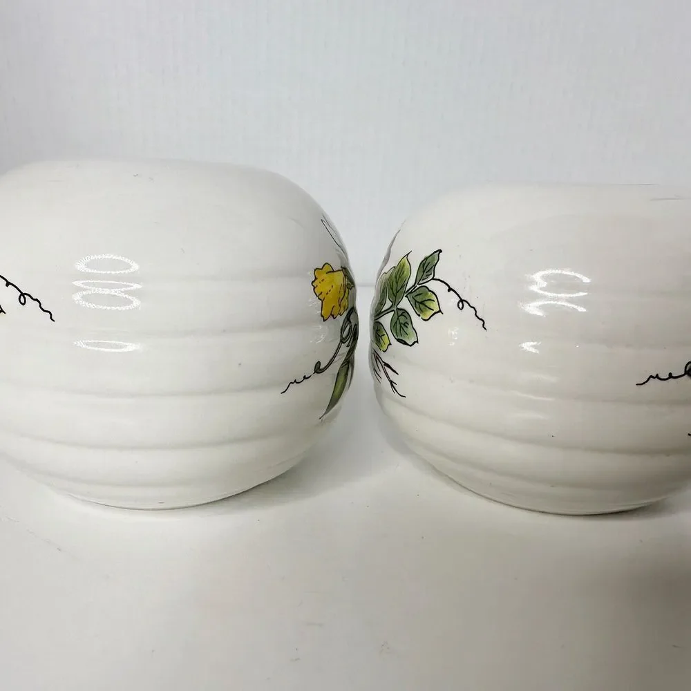 Floral Round Salt And Pepper Shaker Botanical Garden Korea Bone China*‎ kk13